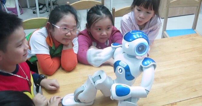 Nhật Bản triển khai Robot dạy tiếng anh trong trường học