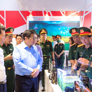 Thủ tướng Chính phủ Phạm Minh Chính kiểm tra và làm việc tại Tập đoàn Công nghiệp - Viễn thông Quân đội (Viettel)