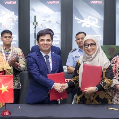 Viettel ký kết thỏa thuận phân phối hệ thống mô phỏng lái máy bay tại Indonesia