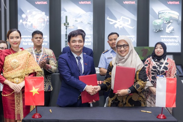 Viettel ký kết thỏa thuận phân phối hệ thống mô phỏng lái máy bay tại Indonesia