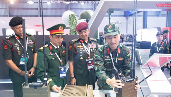 Viettel High Tech certified for military communication devices at Vietnam Defence Expo 2024
