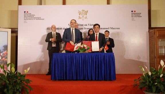 Viettel Group and John Cockerill sign a Partnership Agreement for the development of advanced land-defence systems