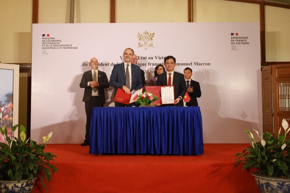 Viettel Group and John Cockerill sign a Partnership Agreement for the development of advanced land-defence systems