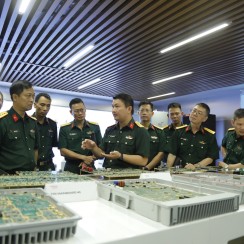 Tùy viên quốc phòng Việt Nam tại các nước chia sẻ kinh nghiệm hỗ trợ Viettel