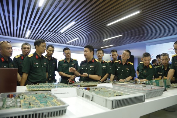 Tùy viên quốc phòng Việt Nam tại các nước chia sẻ kinh nghiệm hỗ trợ Viettel